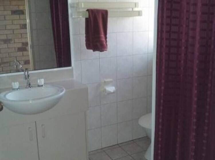 سوئیت 2 خوابه, Abacus Motel