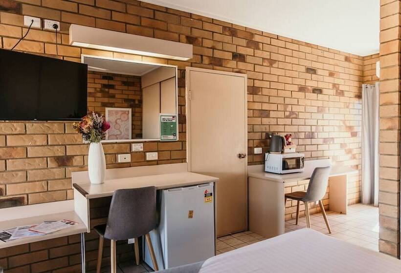 اتاق خانوادگی, Abacus Motel