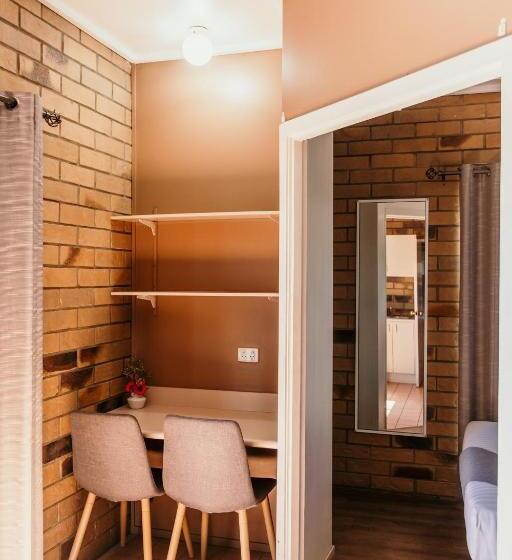 سوئیت 2 خوابه, Abacus Motel