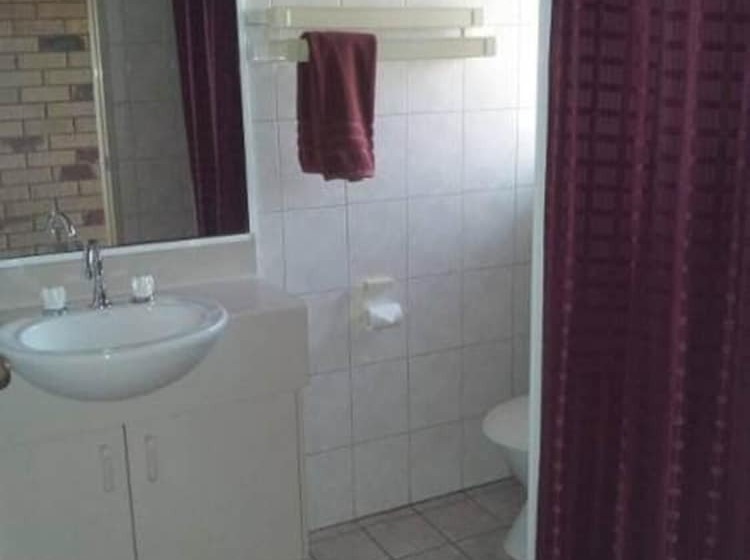 سوئیت 2 خوابه, Abacus Motel