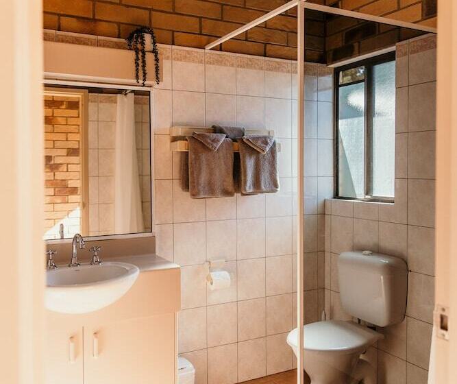 سوئیت 2 خوابه, Abacus Motel