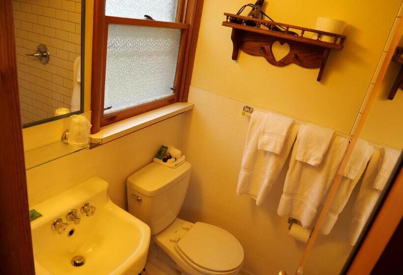 Трехместный Номер Deluxe, Ludington Blue Spruce Inn