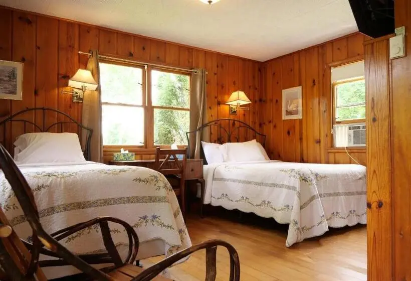 デラックストリプルルーム, Ludington Blue Spruce Inn