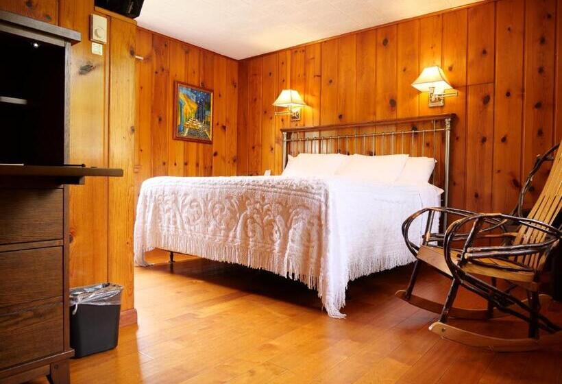 Номер Deluxe Кровать Кинг, Ludington Blue Spruce Inn