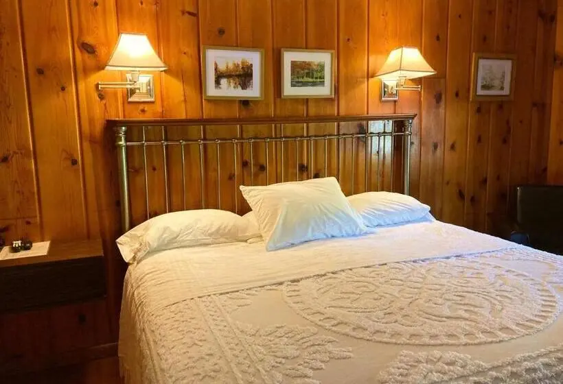 キングサイズベッドのデラックスルーム, Ludington Blue Spruce Inn