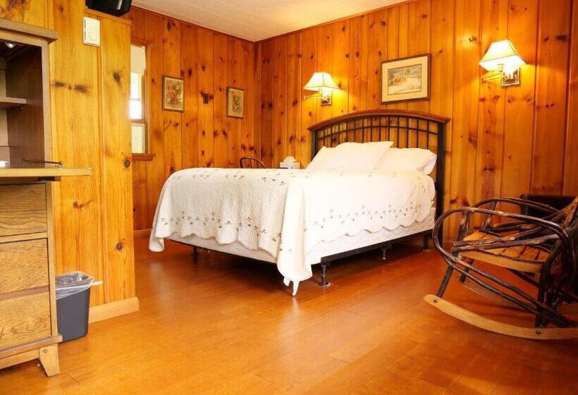 Номер Deluxe, Ludington Blue Spruce Inn