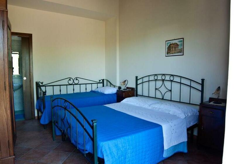 اتاق کلاسیک سه تخته, B&b Terre Di Paestum