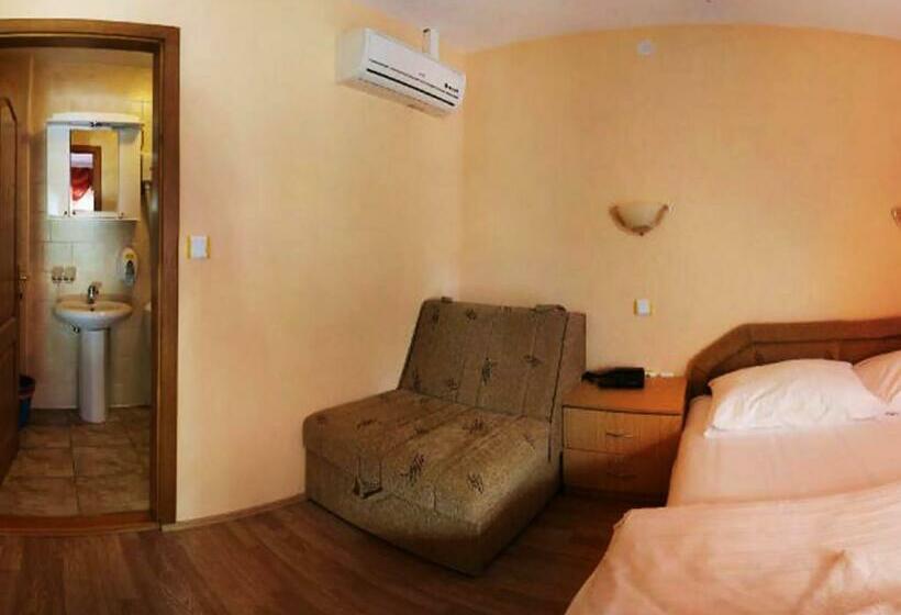 اتاق استاندارد سه نفره, B&b Vila Raj