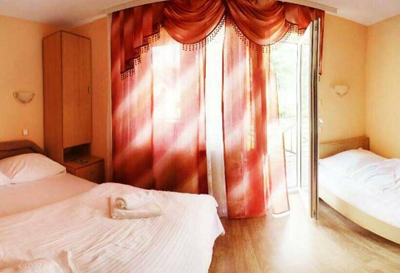 اتاق استاندارد سه نفره, B&b Vila Raj