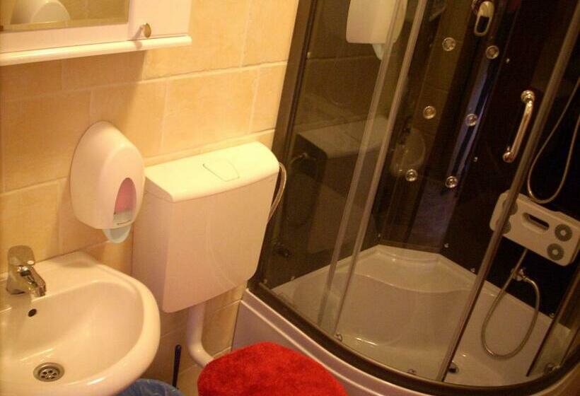 اتاق استاندارد سه نفره, B&b Vila Raj