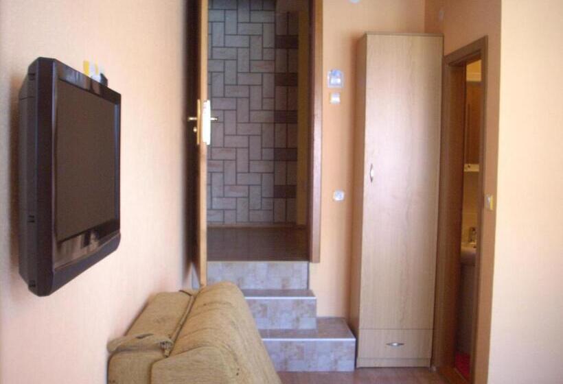 اتاق لوکس چهار تخته, B&b Vila Raj