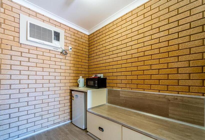 اتاق استاندارد چهار تخته, Carnarvon Motel