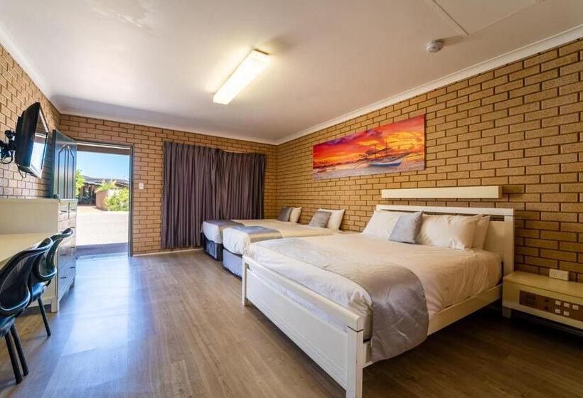 חדר סטנדרט לארבעה, Carnarvon Motel