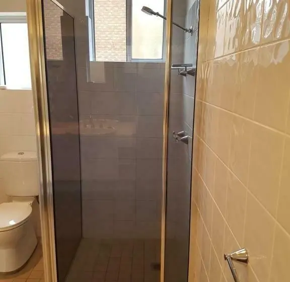 استودیوی استاندارد, Centralpoint Motel