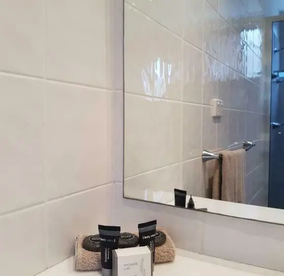 استودیوی استاندارد, Centralpoint Motel