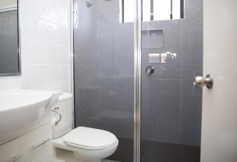 إستوديو قياسى, Centralpoint Motel