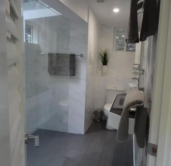 ガーデンビューの１ベッドルームビラ, Eumundi Yacht Club B&b