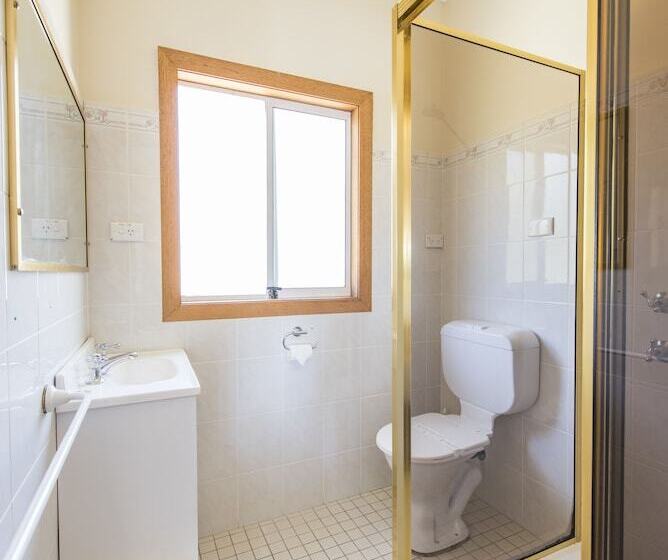 חדר יחיד בסיסי, Gosford Inn Motel