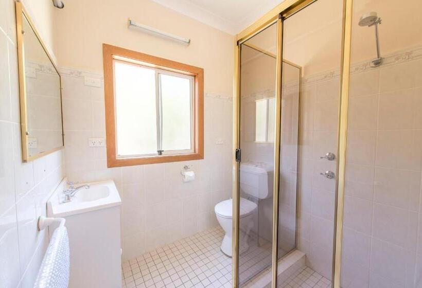 Четырехместный Номер Стандарт, Gosford Inn Motel