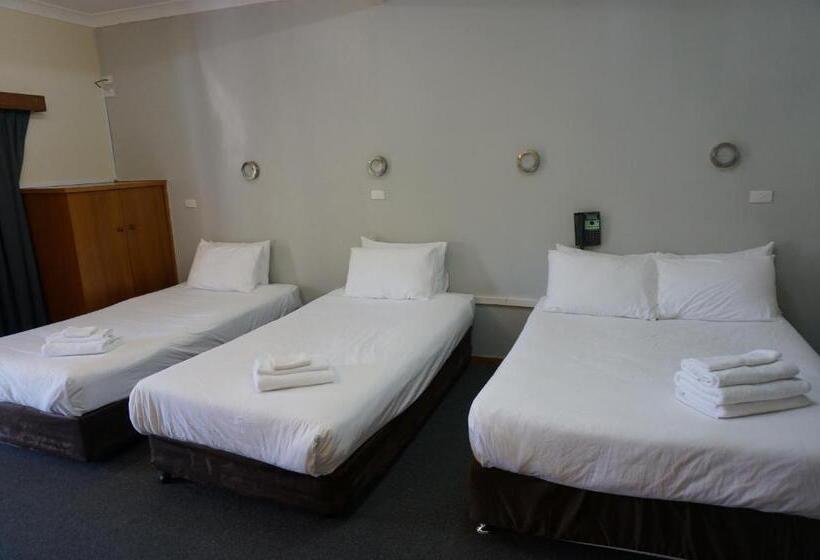 חדר סטנדרט לארבעה, Gosford Inn Motel