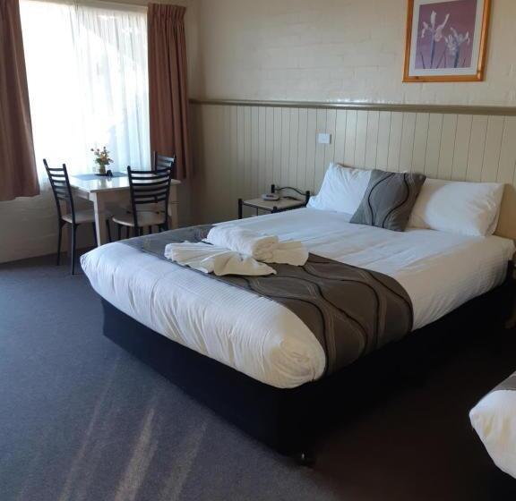 סוויטה, Heritage House Motel & Units