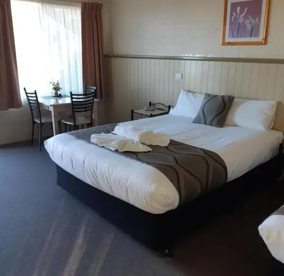 スイート, Heritage House Motel & Units