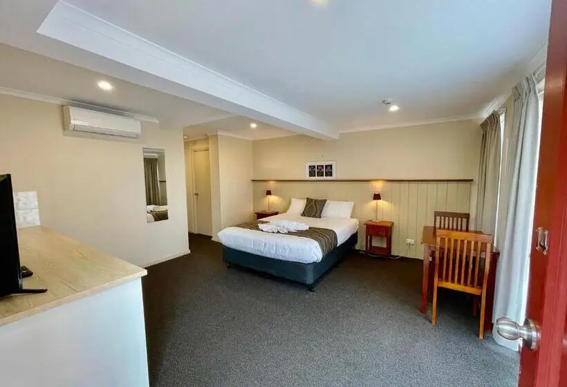 スイート, Heritage House Motel & Units