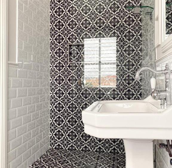 דירת שלושה חדרים, Heritage House Motel & Units