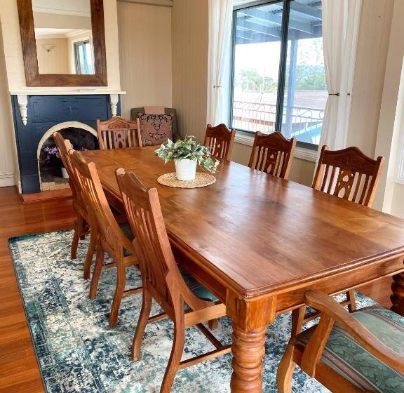 דירת שלושה חדרים, Heritage House Motel & Units