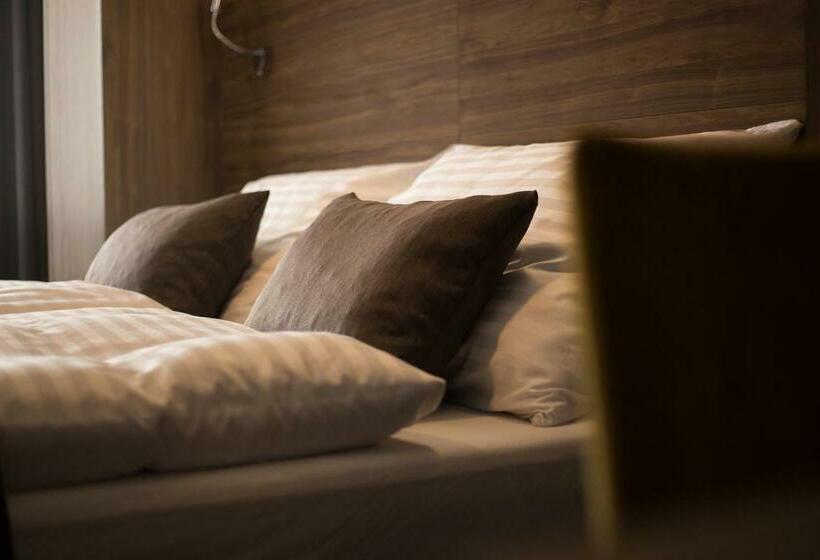 标准间带阳台, Eurobus