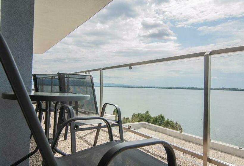 标准间带湖景, Eurobus