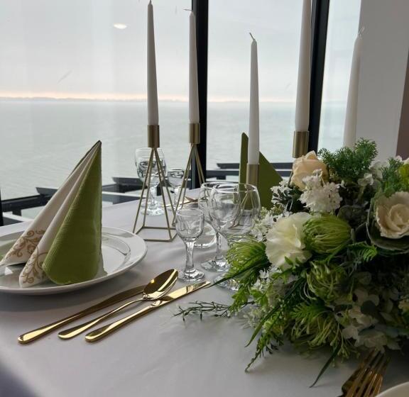 标准三人间, Eurobus