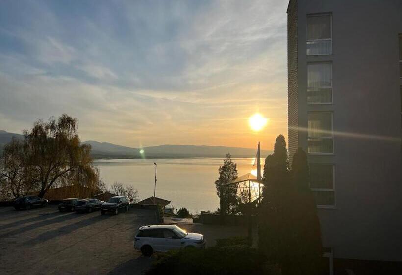 1 Bedroom Apartment Lake View, Eurobus