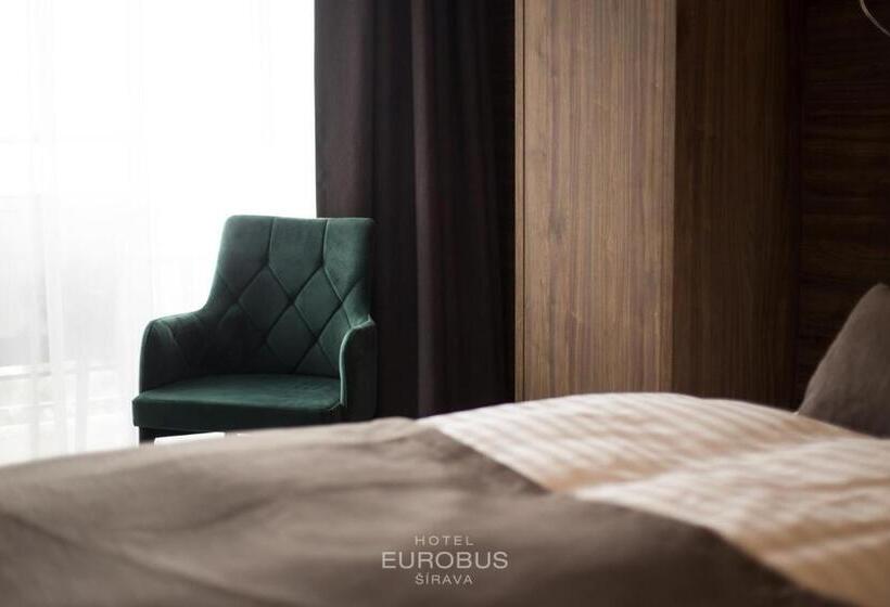 标准三人间, Eurobus