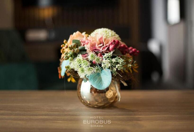 1 Bedroom Apartment Lake View, Eurobus