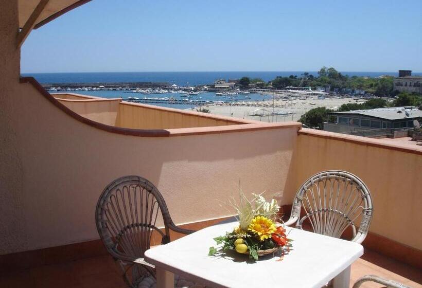 חדר סטנדרט לשלושה עם מרפסת, La Rusticana