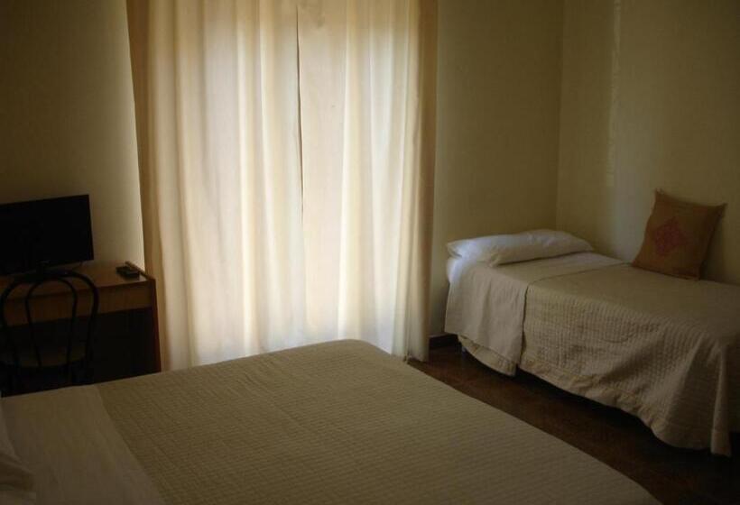 חדר סטנדרט לשלושה עם מרפסת, La Rusticana