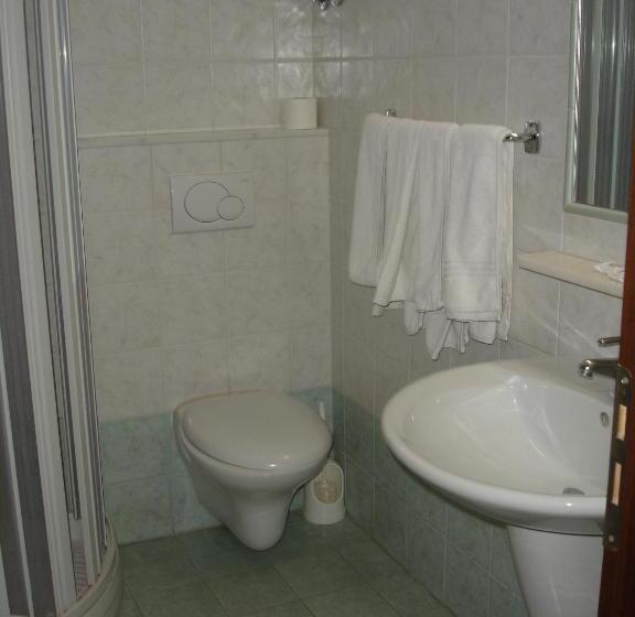 חדר סטנדרט לארבעה, La Rusticana