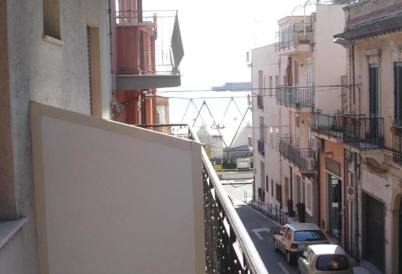 חדר סטנדרט לארבעה, La Rusticana