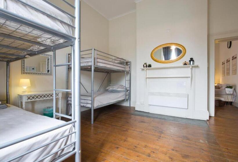 غرفة عائلية, The Old Mount Gambier Gaol