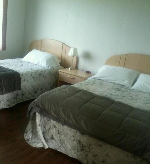 חדר סטנדרט שתי מיטות זוגיות, Hôtel Motel Du Rocher