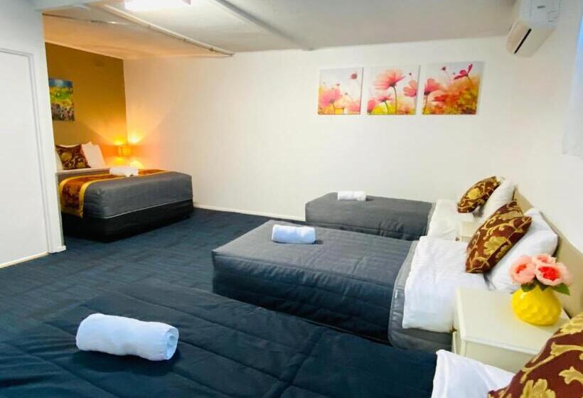 ファミリールーム, Mid Valley Motel