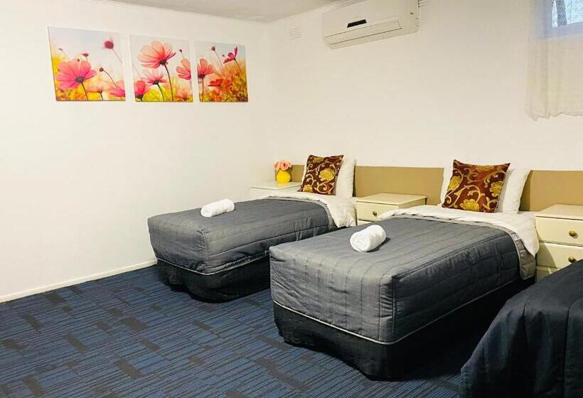 غرفة عائلية, Mid Valley Motel