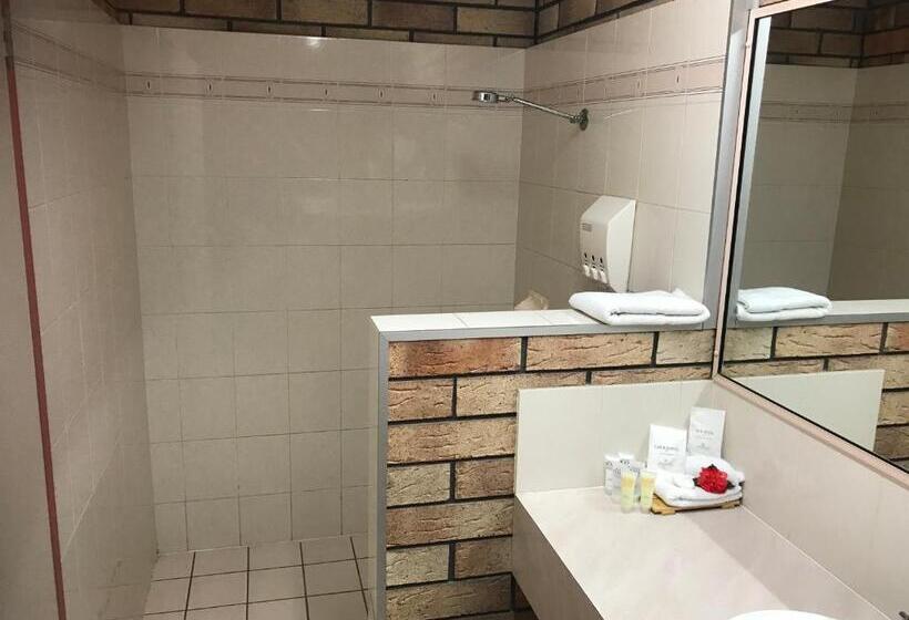 Номер Стандарт, Miles Outback Motel