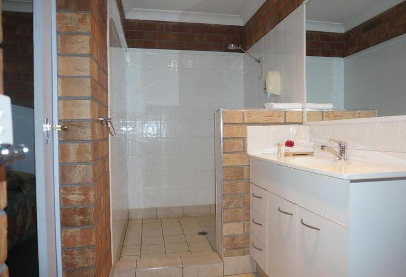 Семейный Номер Deluxe, Miles Outback Motel