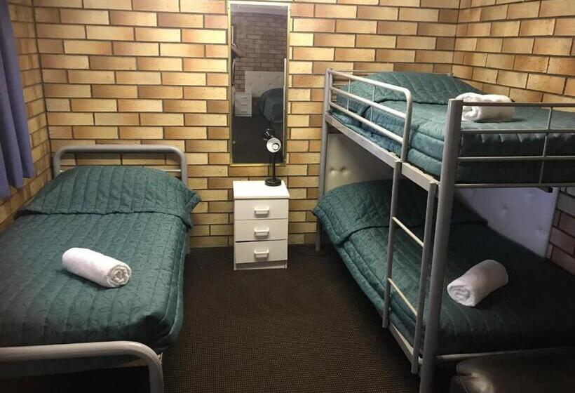 Семейный Номер Deluxe, Miles Outback Motel