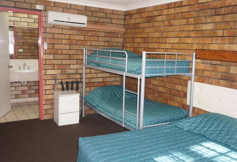 Семейный Номер, Miles Outback Motel