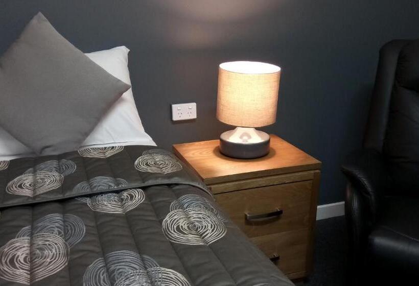 스탠다드 스튜디오, Millicent Motel