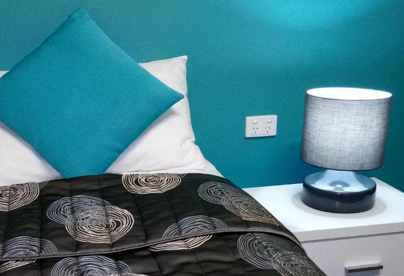 스탠다드 스튜디오, Millicent Motel