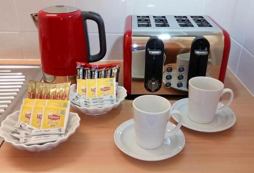 수피리어 스위트, Millicent Motel